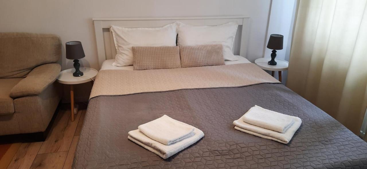 Lyra Apartment Sfantu Gheorghe  ภายนอก รูปภาพ